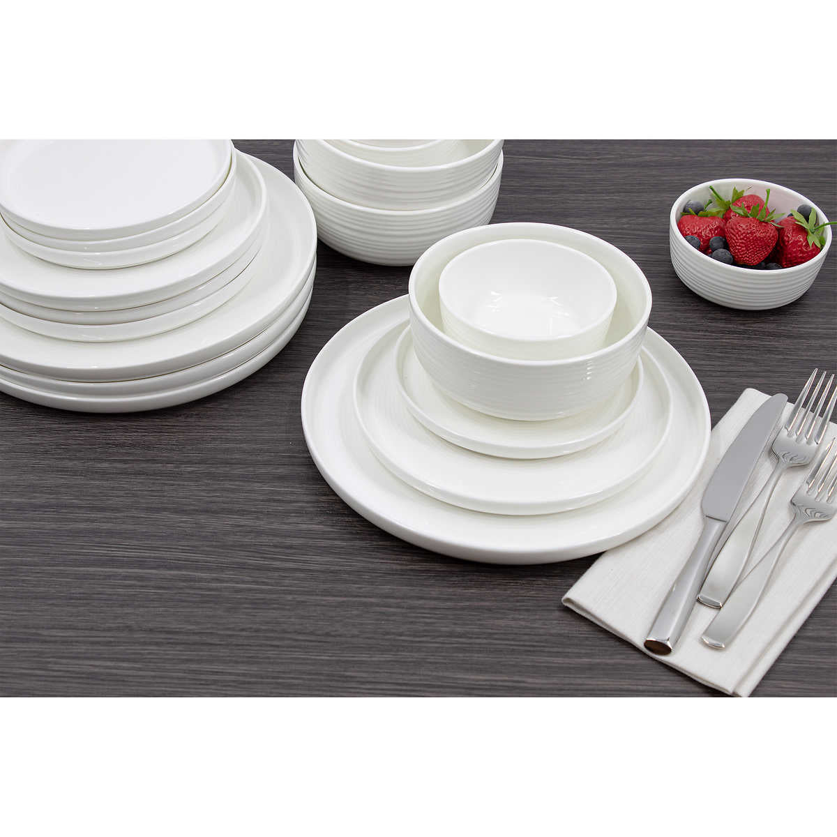 Mikasa Alyssa bone china dinnerware set, 40piece CHAP Aubaines