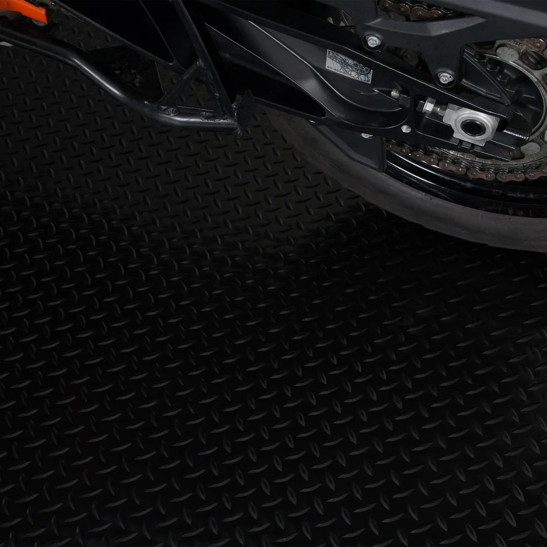 G-Floor - Diamond Tread Roll-Out Flooring 7.5 × 17 ft