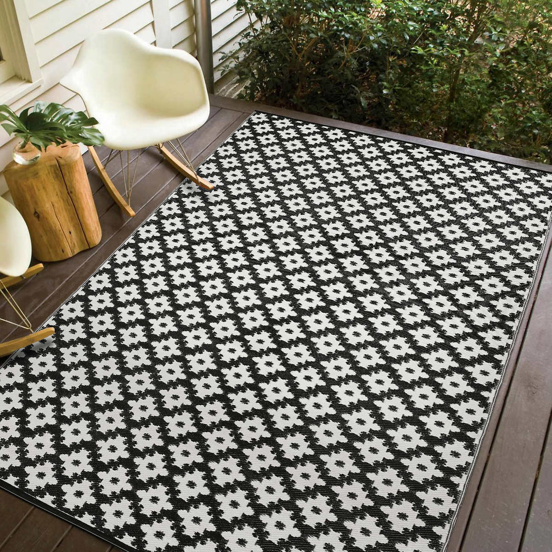 Viana - Sequence indoor/outdoor reversible rug from the Bahamas collection