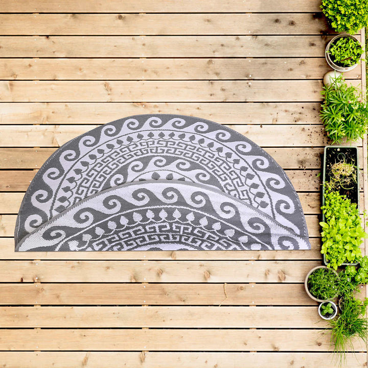 Viana – Round indoor or outdoor rug with Folk motif
