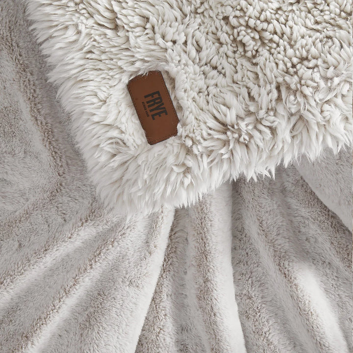 FRYE - Jeté de luxe arctique