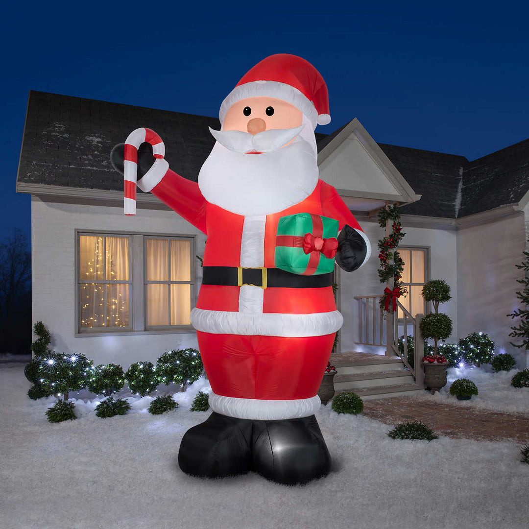 Père Noël géant gonflable de 3.66 m (12 pi) – CHAP Aubaines