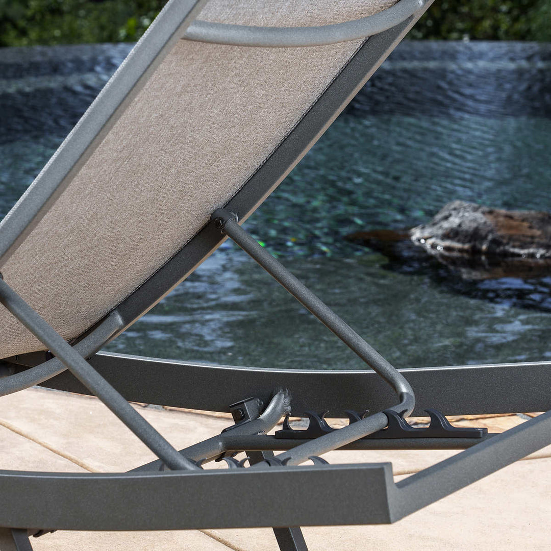 SunVilla - Chaise longue commercial Sling Wave
