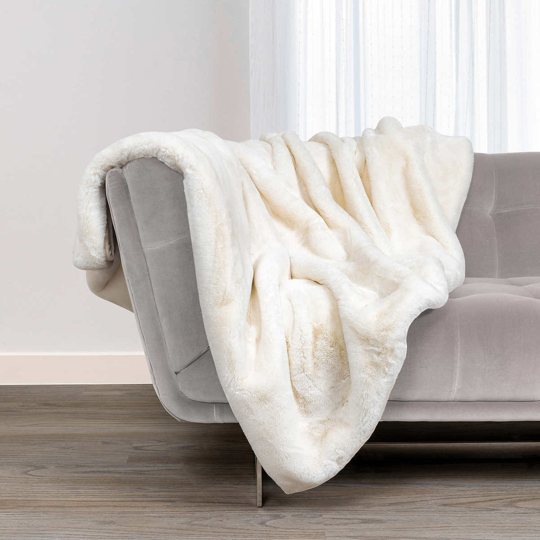 Mon Chateau - Deluxe Faux Fur Throw 50" x 70"