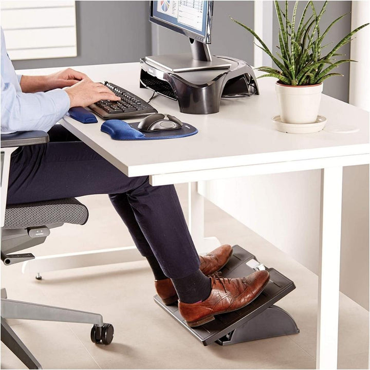 Fellowes - Adjustable and tilting footrest