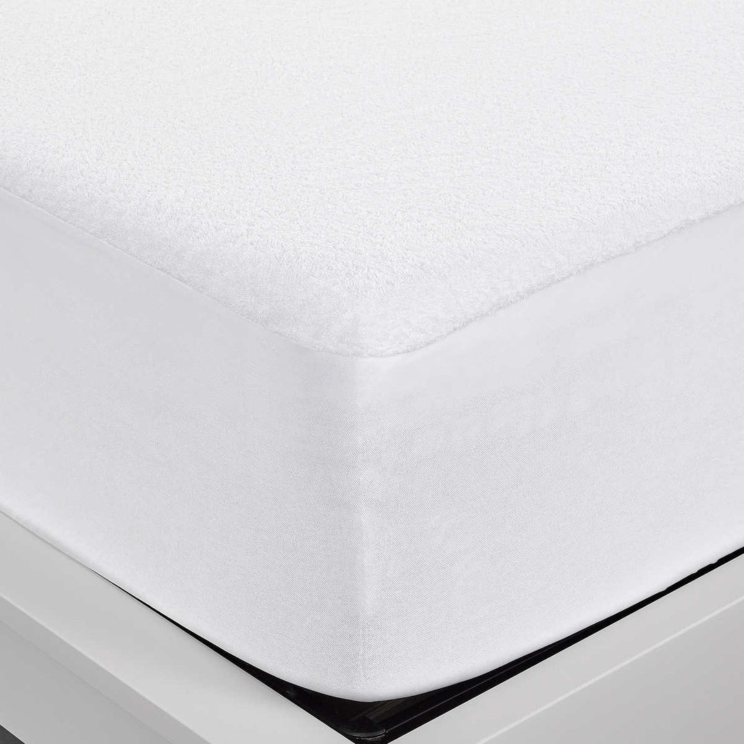 Protect a Bed – Mattress protector and 2 pillow protector set